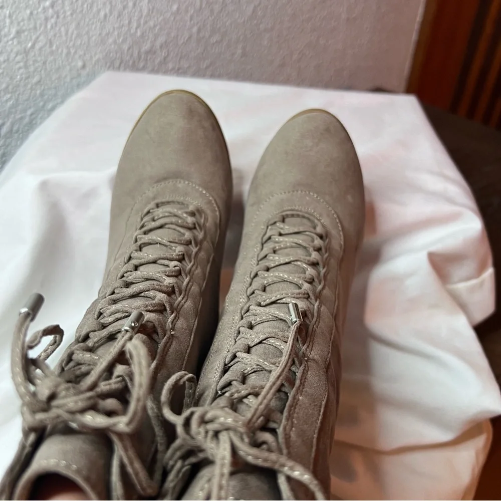 Carlos Santana faux suede boots - Picture 5 of 6